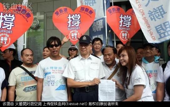 不要脸：香港旺角暴乱37名嫌犯应诉 离开法院时掩面而走