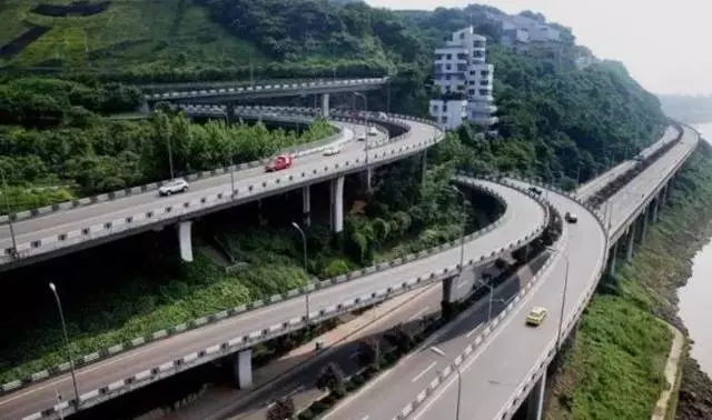 重庆这张照片轰动了亚洲,震撼了全世界!耐斯设备模具行业领军人