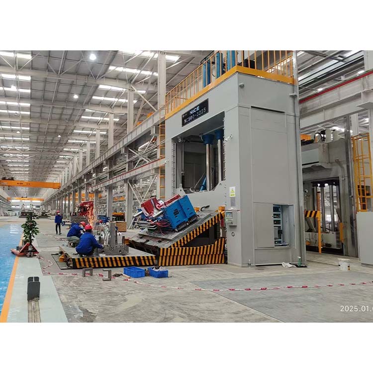 最新推出顶尖技术全自动智能500吨磁盘立式合模机