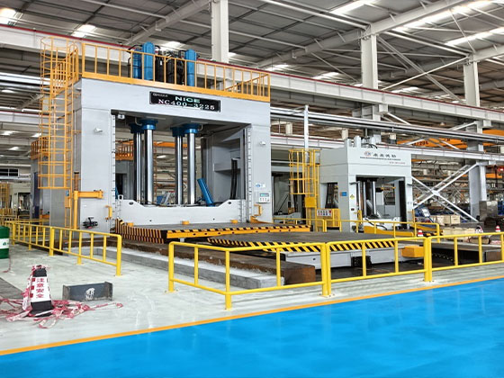 400T三色旋转合模机成功交付使用